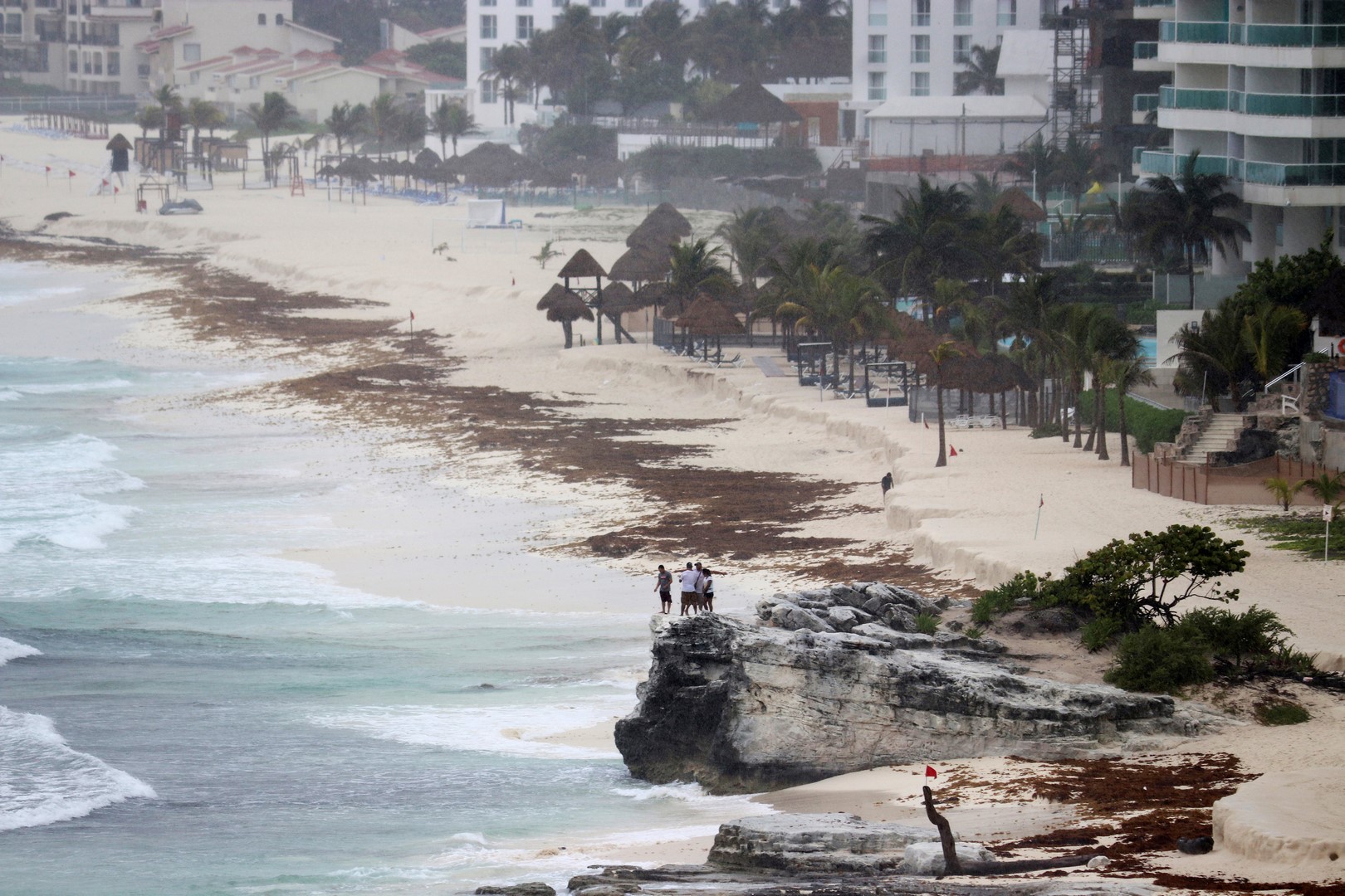 ‘Alberto’ provoca aumento de sargazo en playas