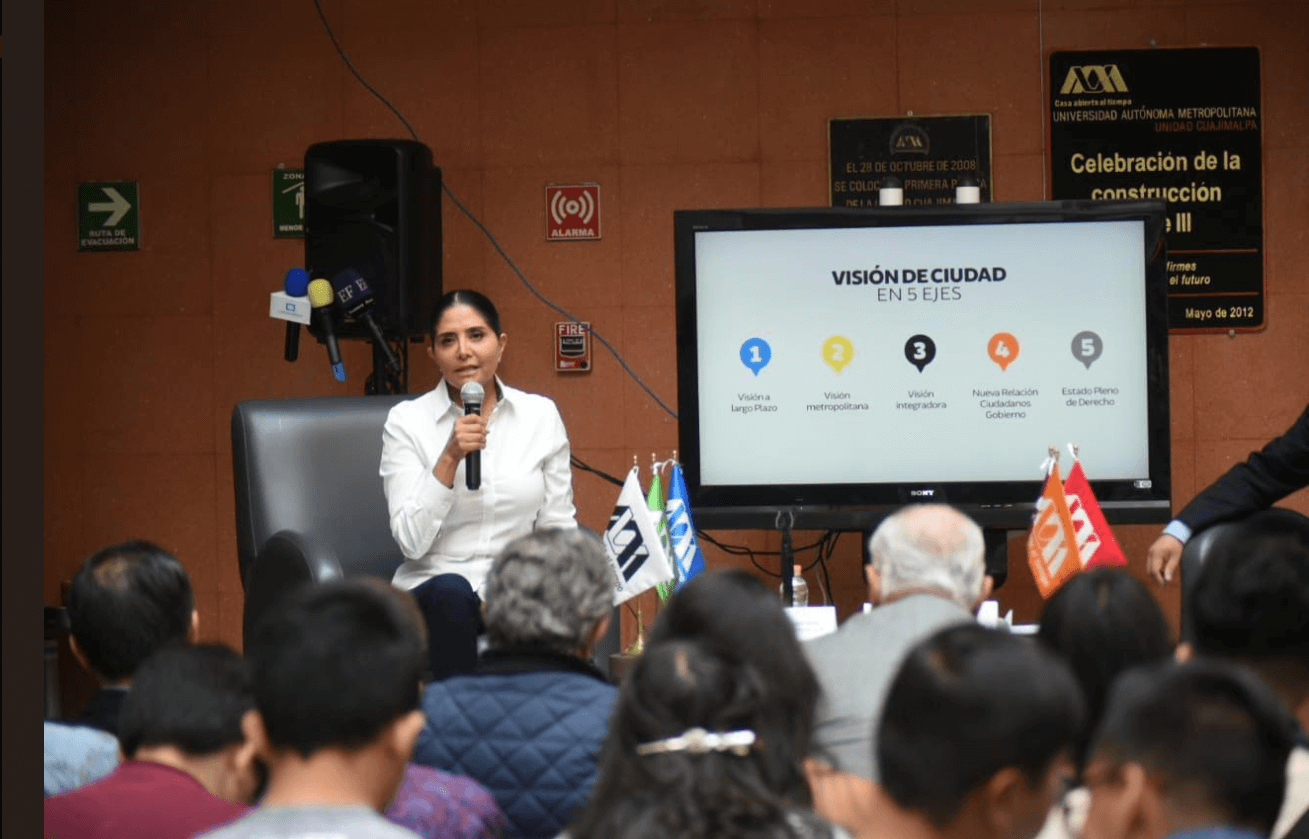 Alejandra Barrales expone propuestas en la UAM Cuajimalpa