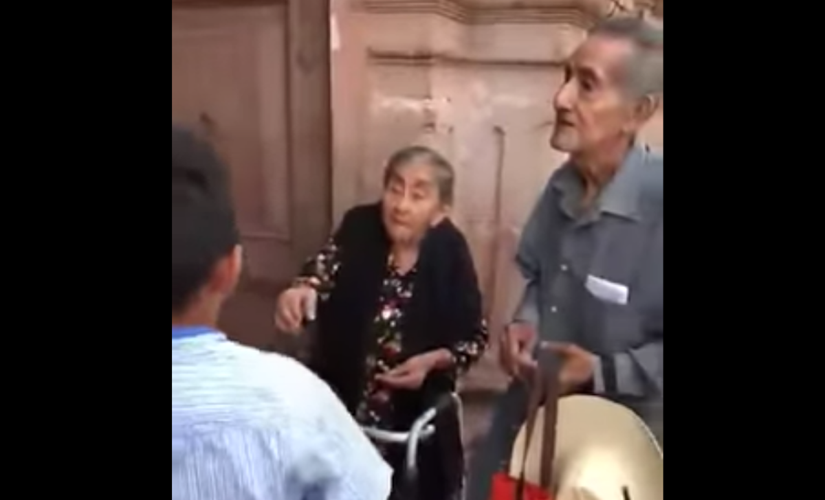 Ancianos Día Niños Dinero Pesos Viral Video