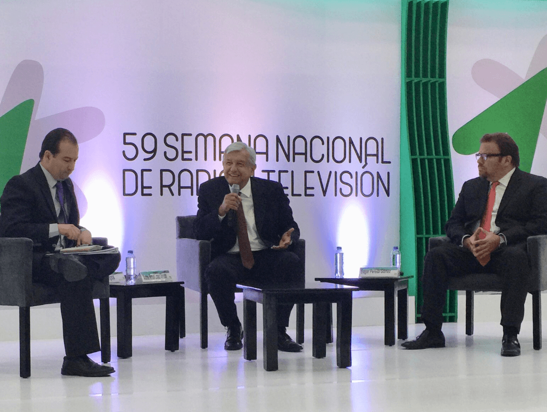 López Obrador expone propuesta de gobierno ante industriales radio televisión