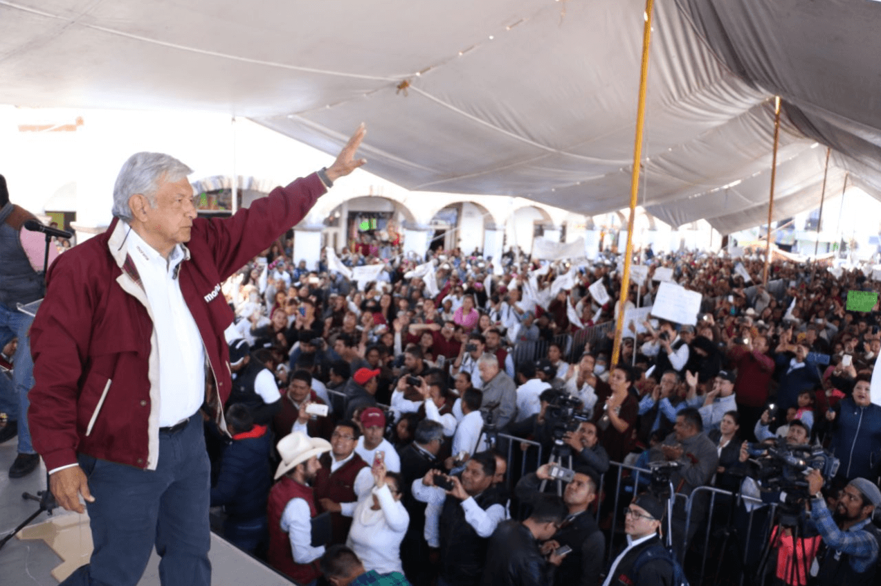 López Obrador plantea transformar al país sin violencia