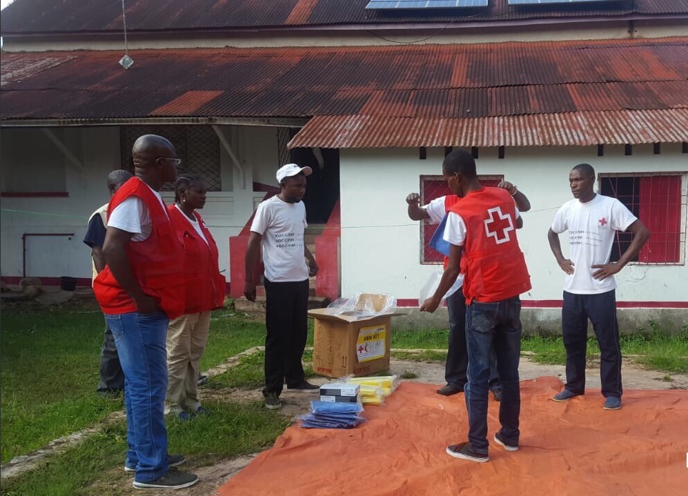 Apresuran campaña de vacunación contra ébola en Congo