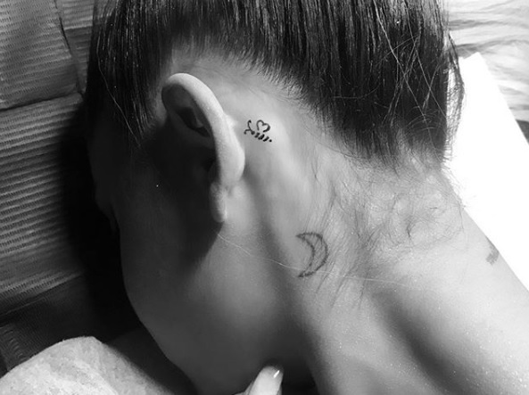 Ariana Grande tatúa abeja víctimas atentado Manchester