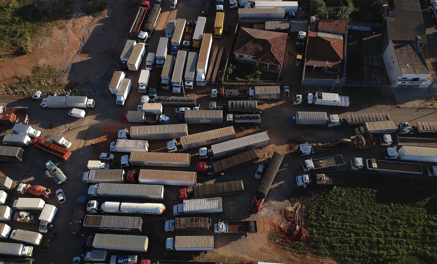 Sindicato camionero bloqueos Brasil despliegue militares
