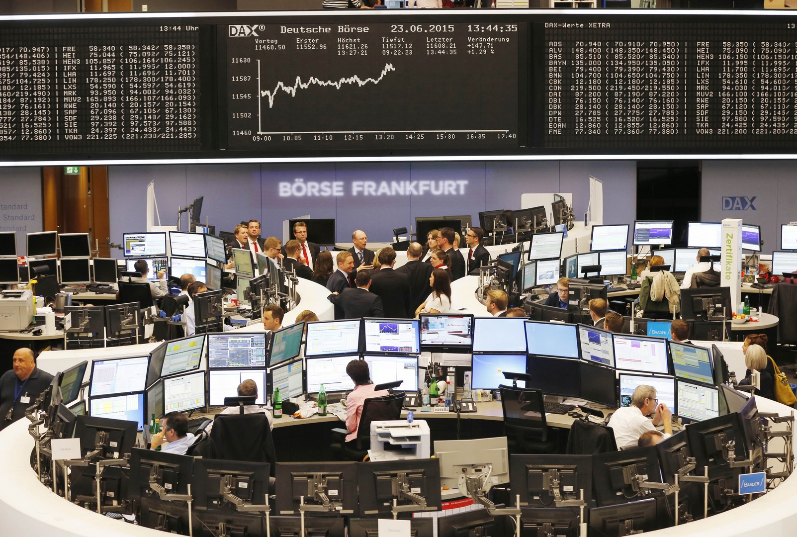Bolsas europeas abren con ligeras alzas sus operaciones