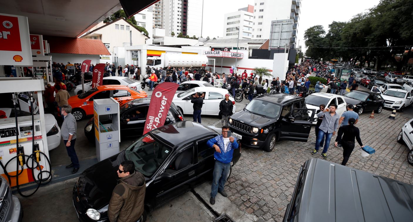 huelga camioneros desabasto brasil gasolinerias supermercados