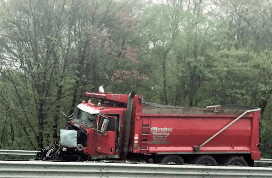 Camión de basura choca en Nueva Jersey. (AP) 