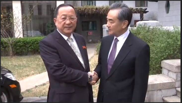 Canciller chino se reúne con su homólogo norcoreano en Pyongyang