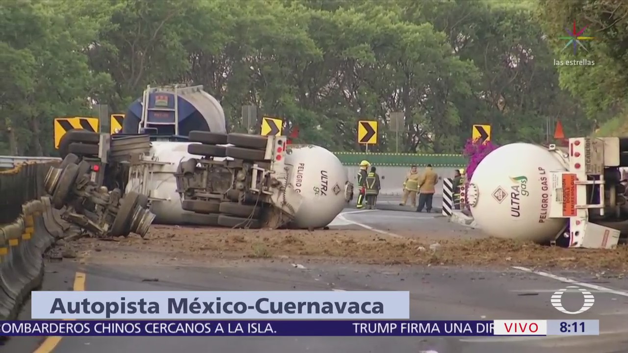 Chocan pipas contra tráiler en autopista México-Cuernavaca