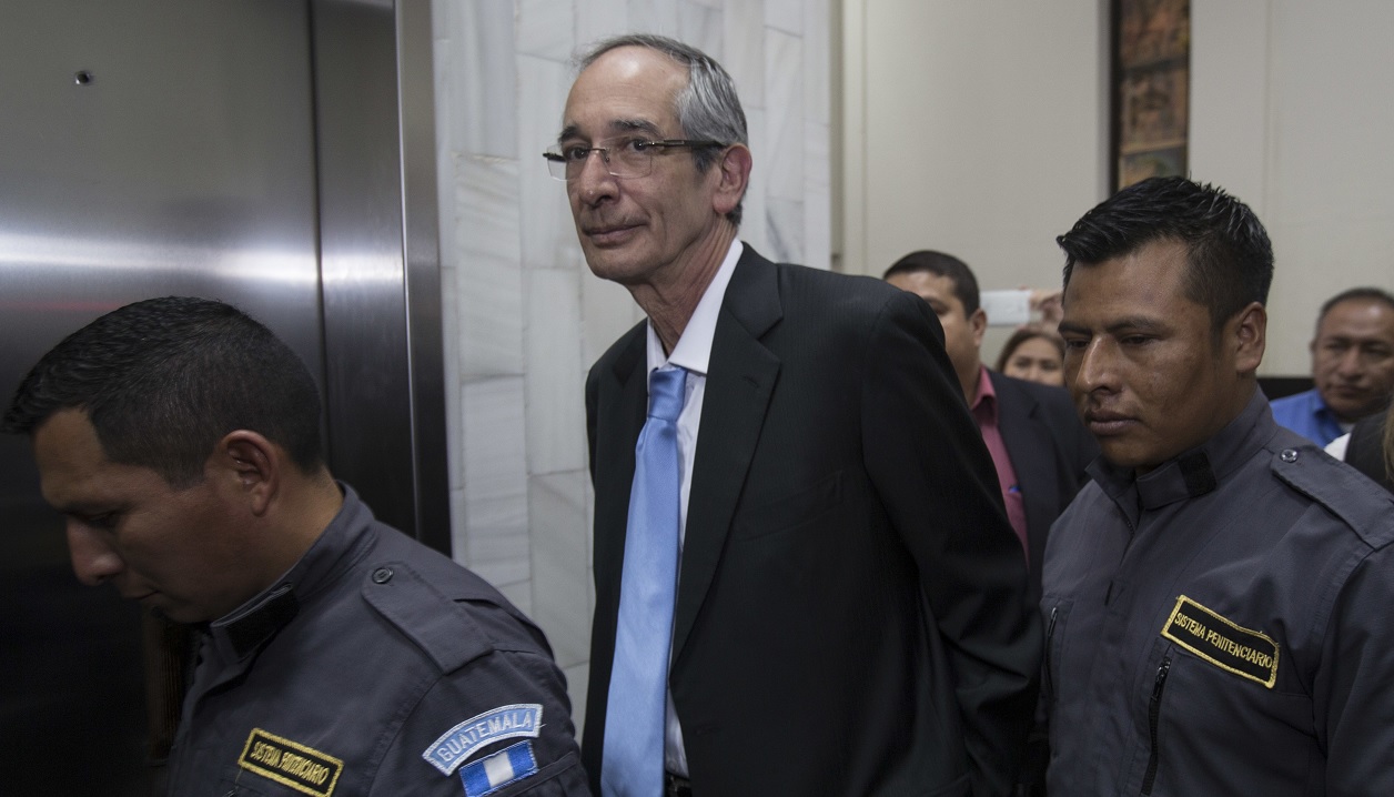 Conceden libertad fianza expresidente Guatemala Álvaro Colom