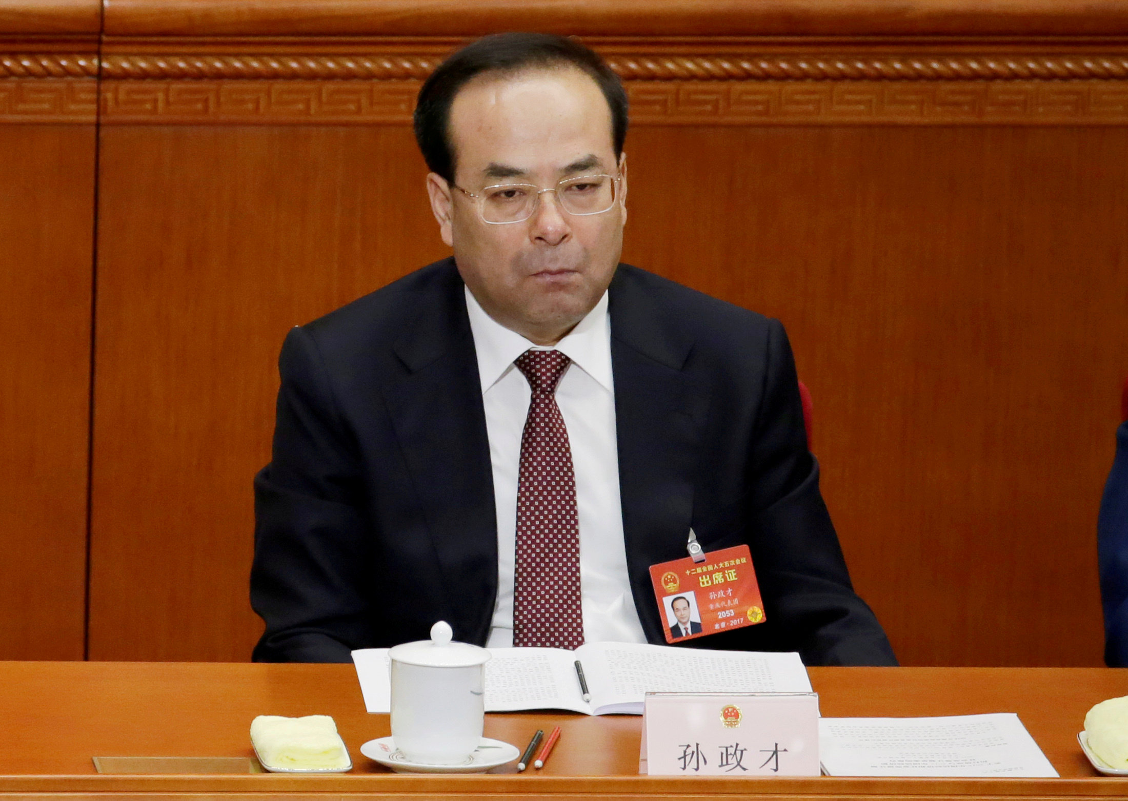 Condenan cadena perpetua alto funcionario chino aceptar sobornos