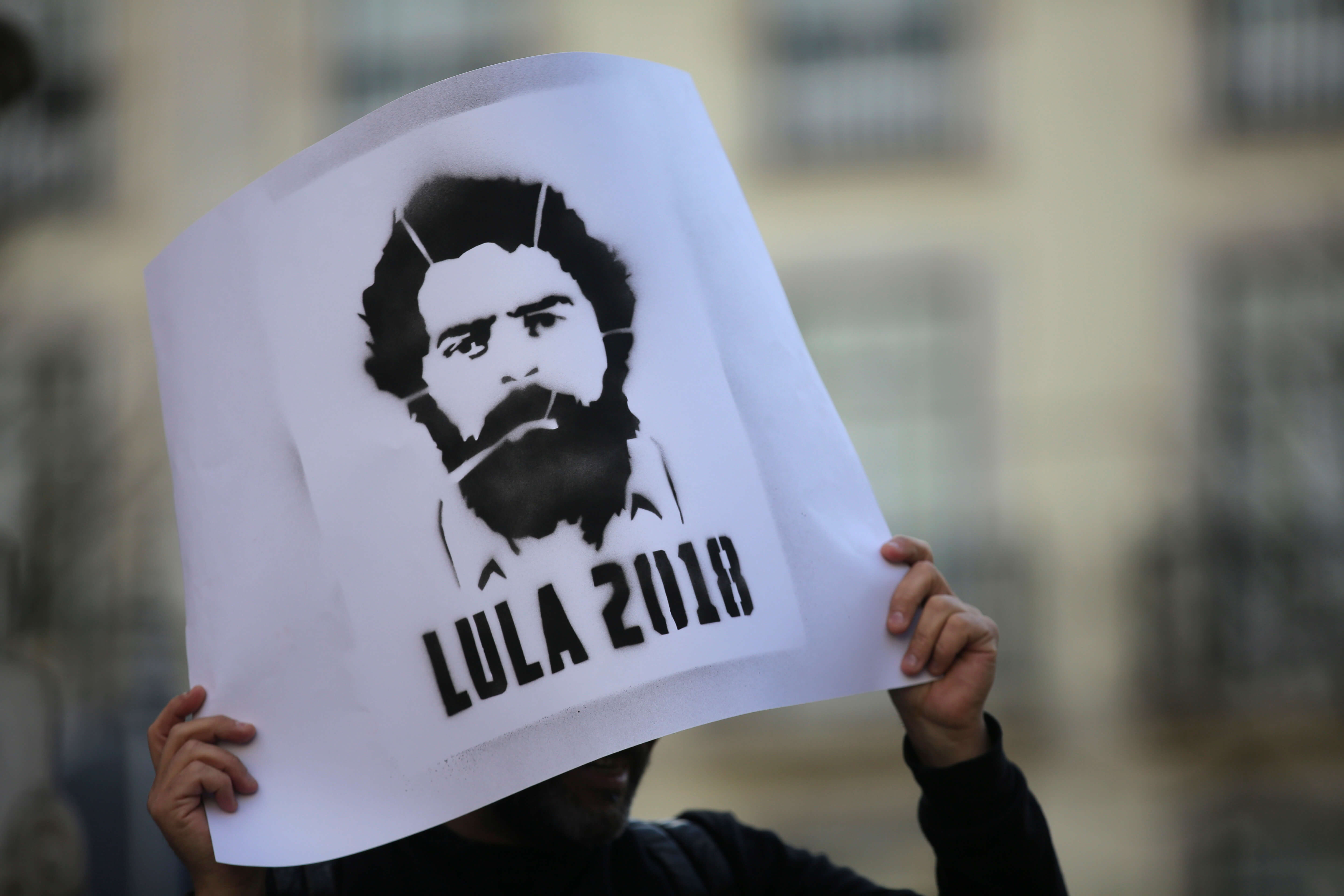 Justicia restituye beneficios presidenciales Lula da Silva