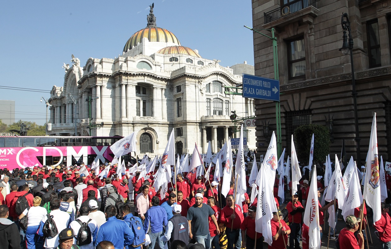 Sin incidentes, manifestantes marchan por el Día del Trabajo en la CDMX