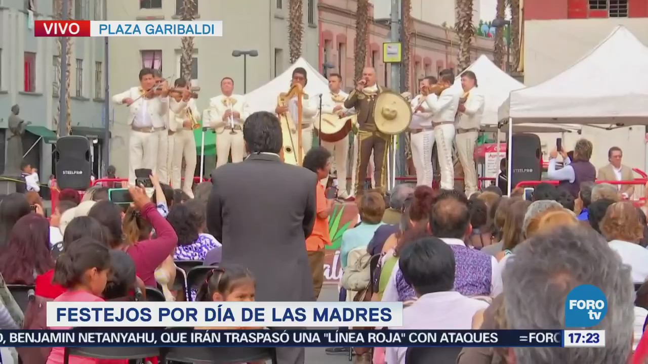 Mariachi Suena Festejar Madres Plaza De Garibaldi