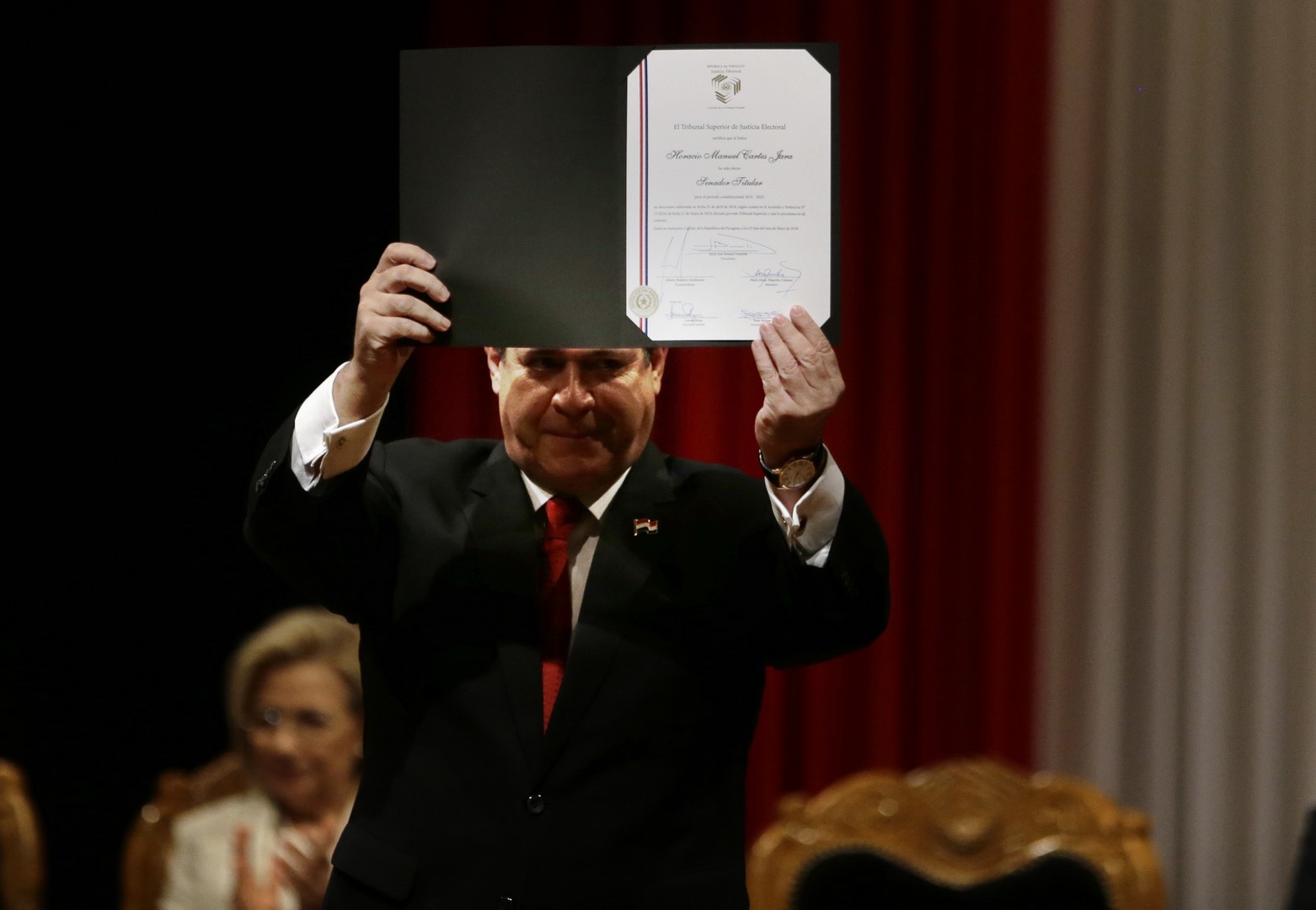 Horacio Cartes renuncia como presidente de Paraguay