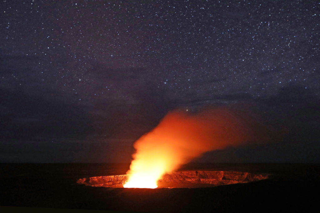 Emiten alerta naranja erupciones explosivas volcán Kilauea