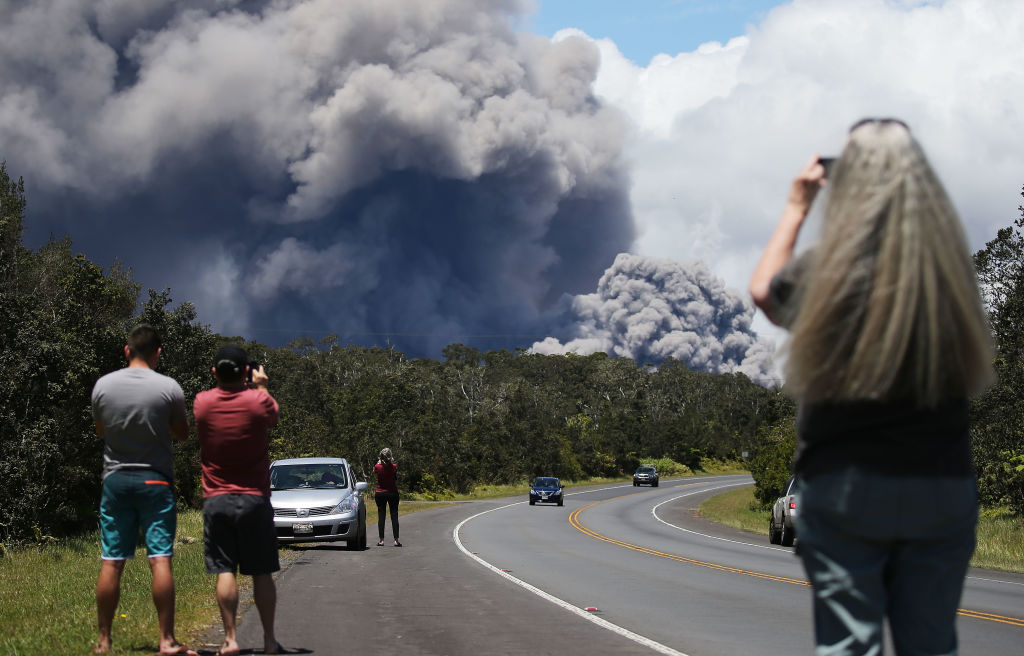Emiten alerta roja inminente erupción volcán Kilauea