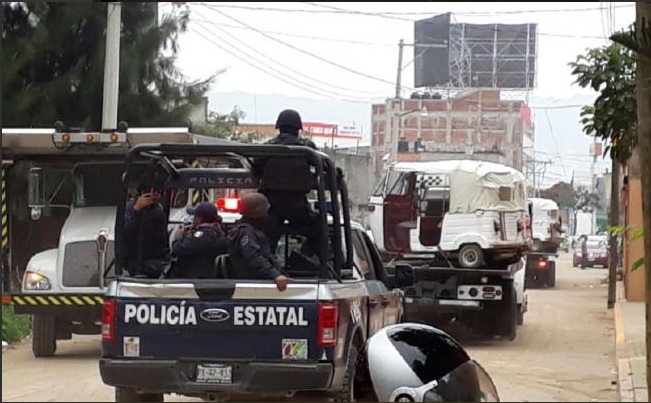 Mototaxistas protestan en Oaxaca les aseguran 35 unidades irregulares
