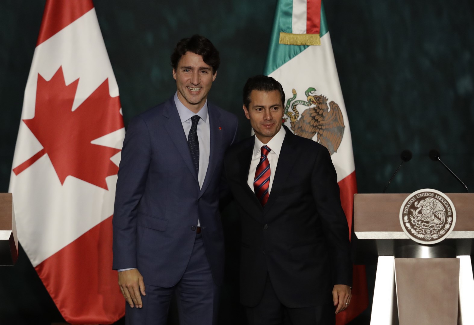 Enrique Peña Nieto y Justin Trudeau rechazan aranceles