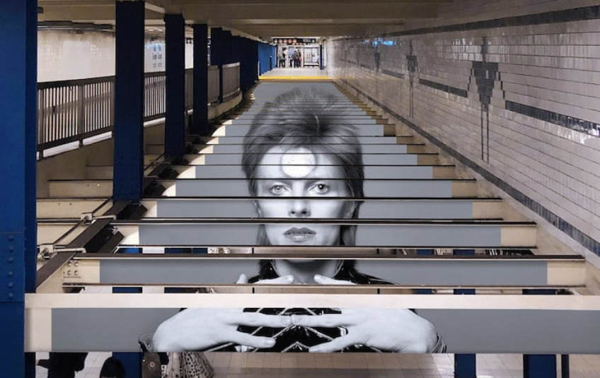Metro de Nueva York realiza tributo a David Bowie