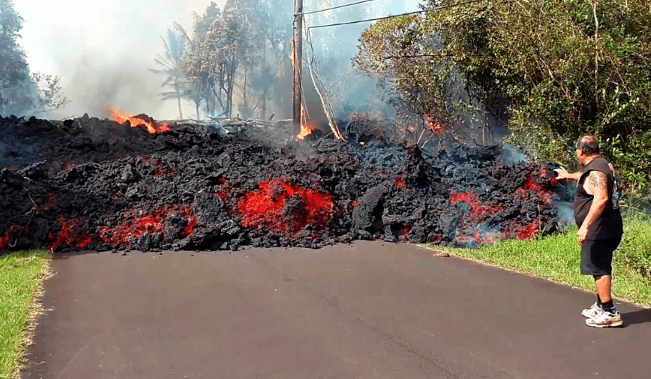 Grietas generadas por el volcán Kilauea de Hawai se propagan