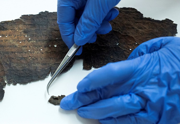 Identifican posible manuscrito del mar Muerto con tecnología de la NASA