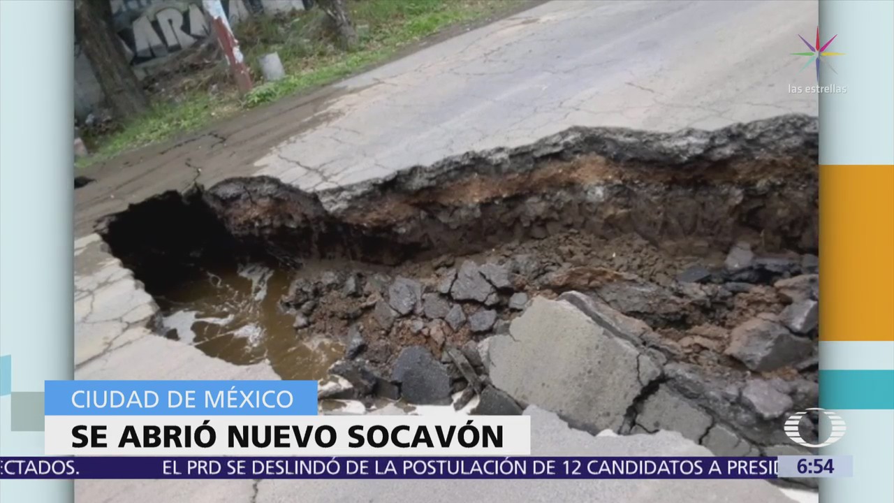 Fuga Agua Genera Socavón Carretera Tláhuac Cdmx