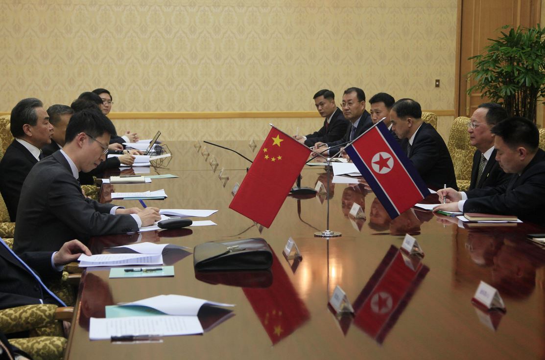 Líder Corea del Norte se reúne con ministro de Exteriores de China