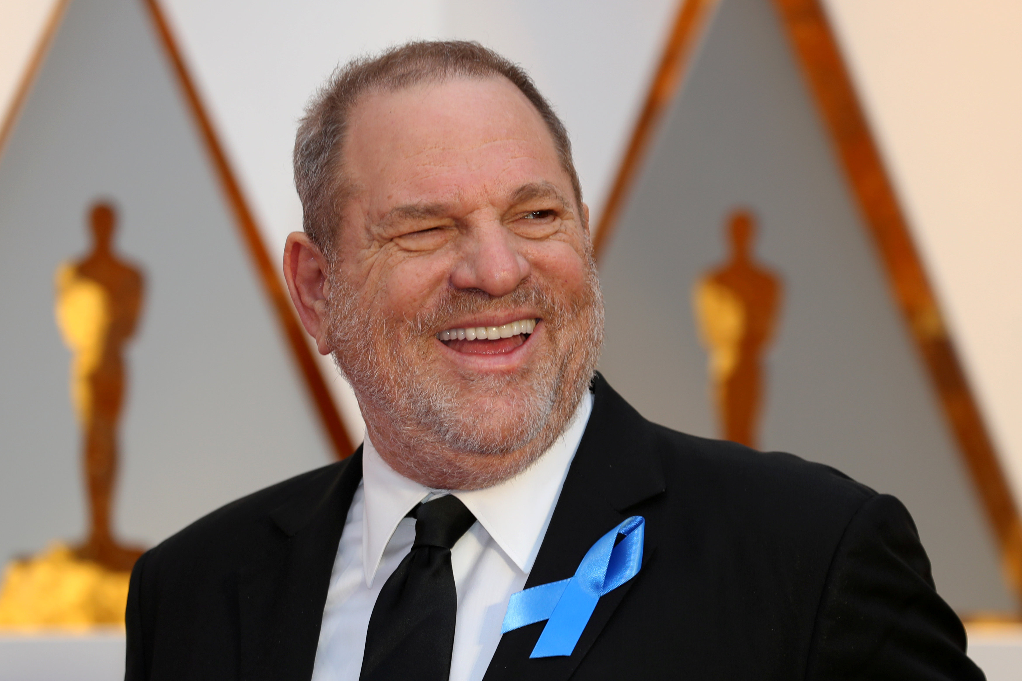 Acusan a Harvey Weinstein de forzar sexualmente a una tercera mujer
