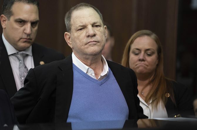 Harvey Weinstein declina declarar ante jurado Nueva York