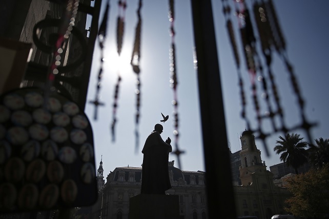 Iglesia chilena suspende sacerdotes abusos sexuales