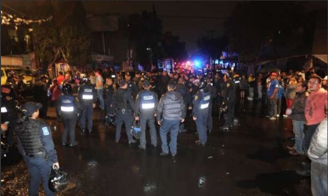 Intento de linchamiento en Toluca deja 22 heridos y dos vehículos quemados