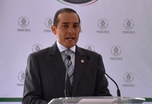 Veracruz pide ficha roja a PGR para detener al exfiscal Bravo Contreras