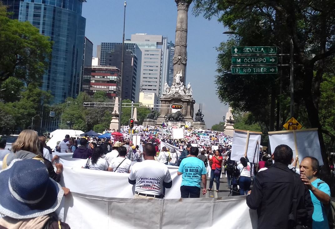 Familiares de personas desaparecidas realizan mitin en el Ángel de la Independencia, CDMX
