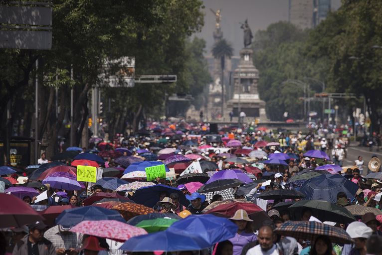 Vendedores ambulantes buscan marchas para incrementar sus ingresos