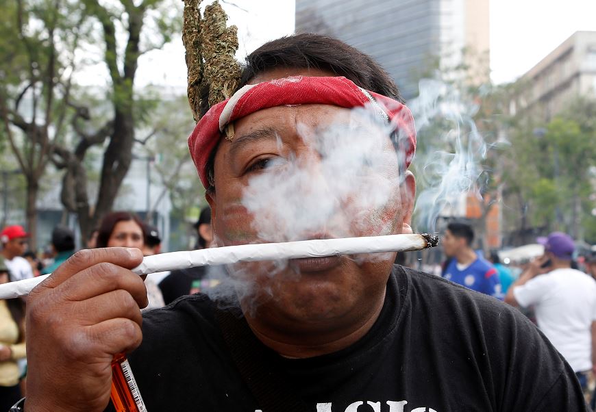 Marchan en México para pedir la legalización del consumo de la marihuana