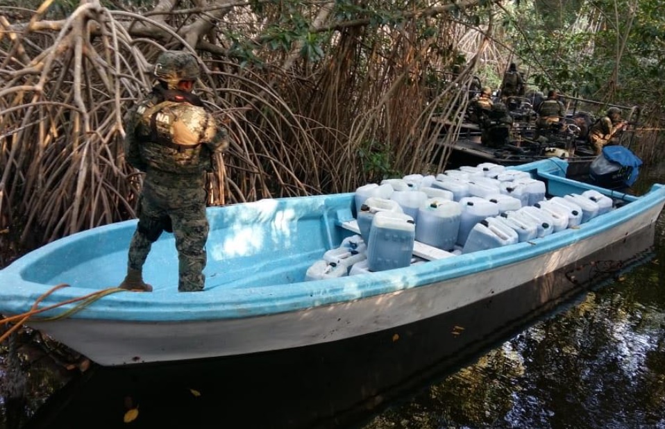 Semar asegura 4 embarcaciones con gasolina robada de Puerto Chiapas