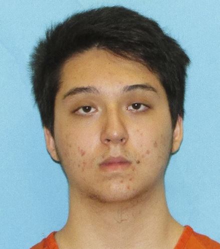 Arrestan a estudiante en Texas por planear tiroteo en centro comercial