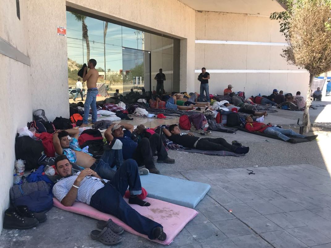 Migrantes varados en Sonora inician huelga de hambre para exigir documentos