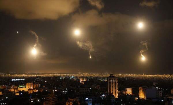 Defensa antiaérea siria intercepta misiles israelíes