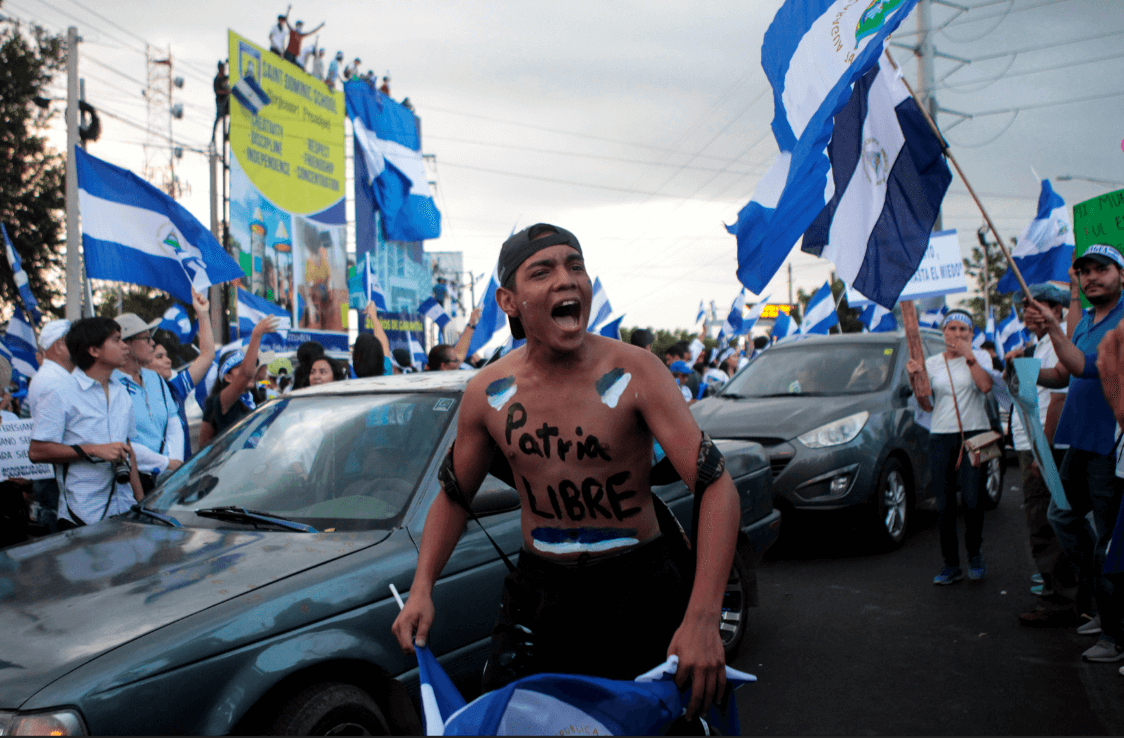 Inicia diálogo en Nicaragua; reciben a Ortega con gritos