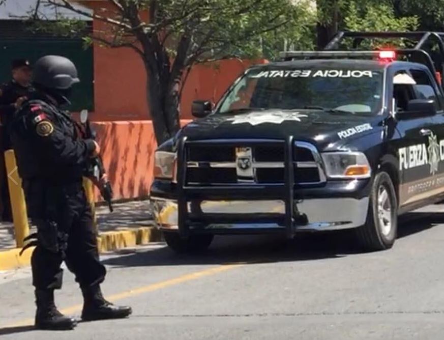 Asesinan a hombre dentro de bar en Monterrey