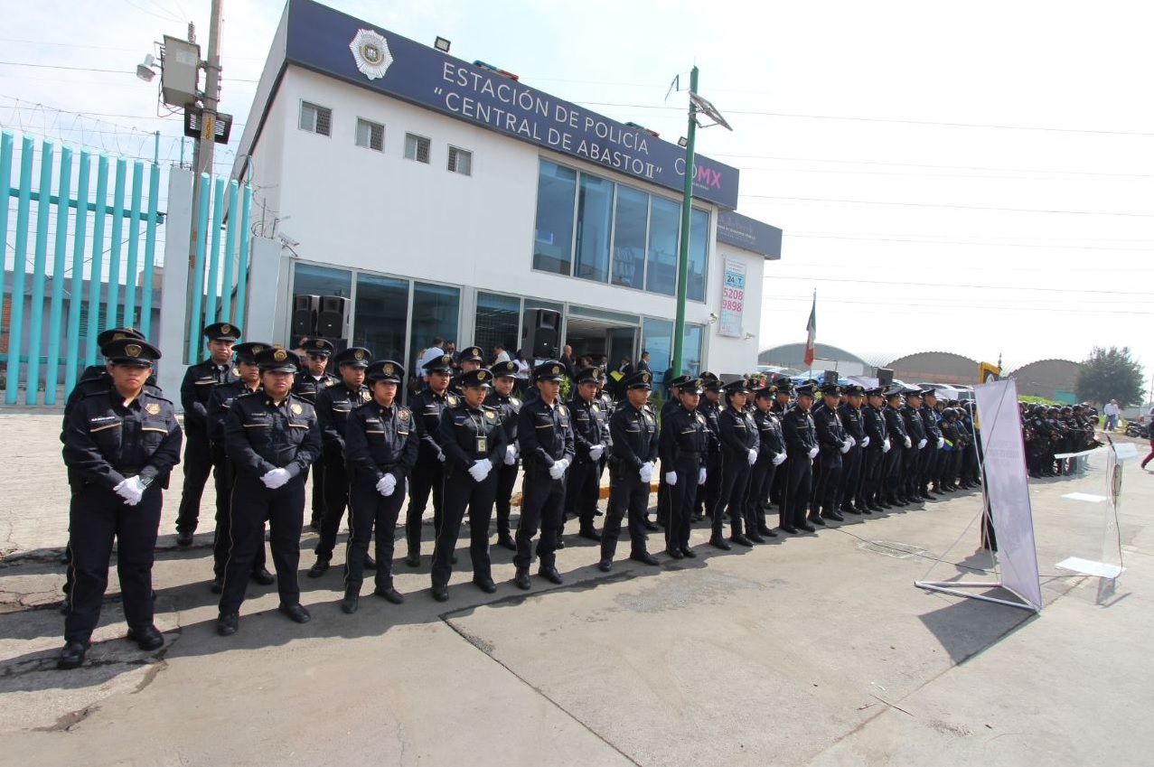 Patrullan Iztapalapa 282 agentes graduados en la Universidad de la Policía