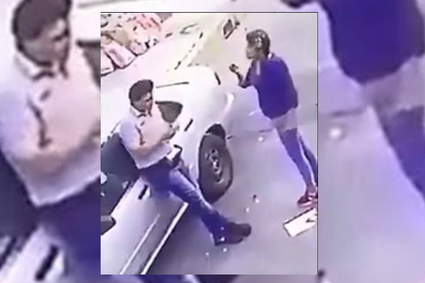 pareja roba auto en el rosario tlahuac