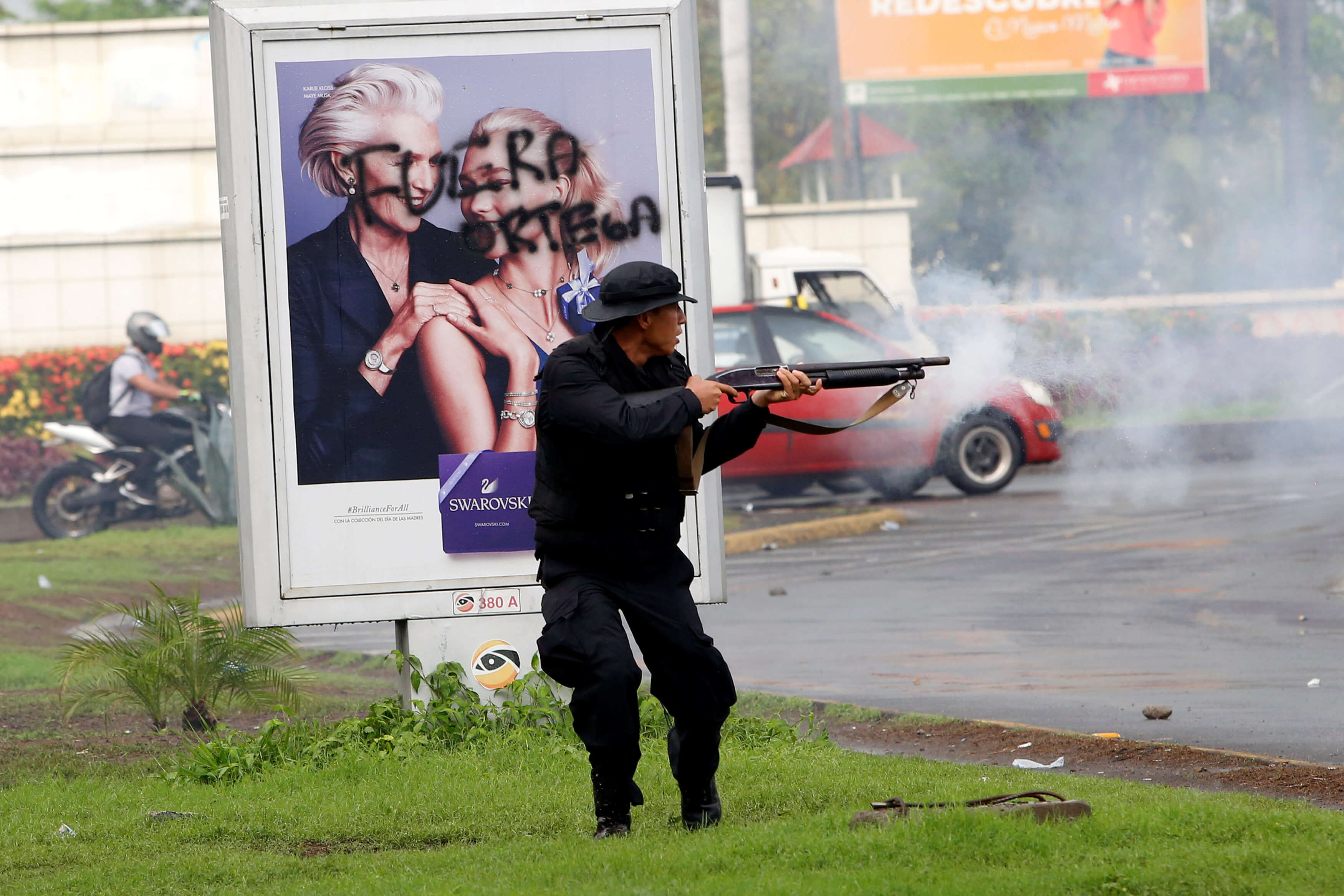 Policía Nacional ataca periodistas estudiantes Nicaragua