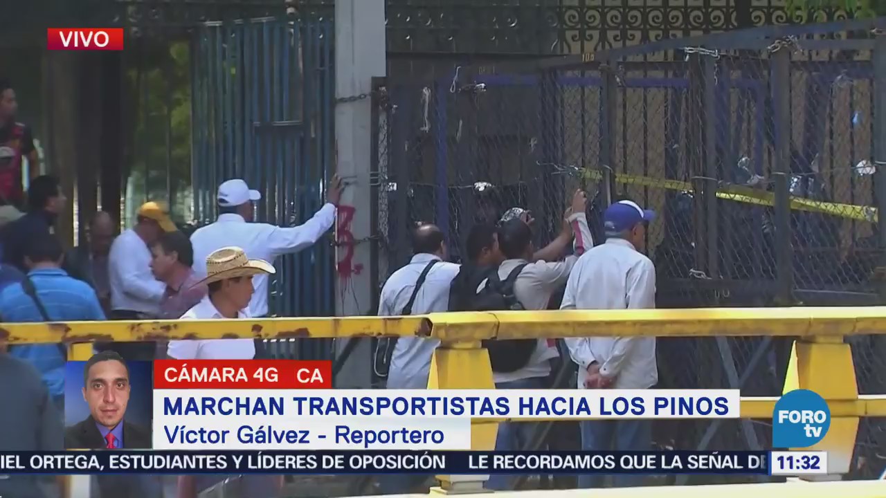 Policías contienen a manifestantes en calzada Chivatito, CDMX