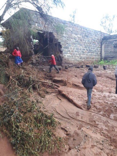 Revienta presa en Kenia; hay 32 muertos y varios desparecidos