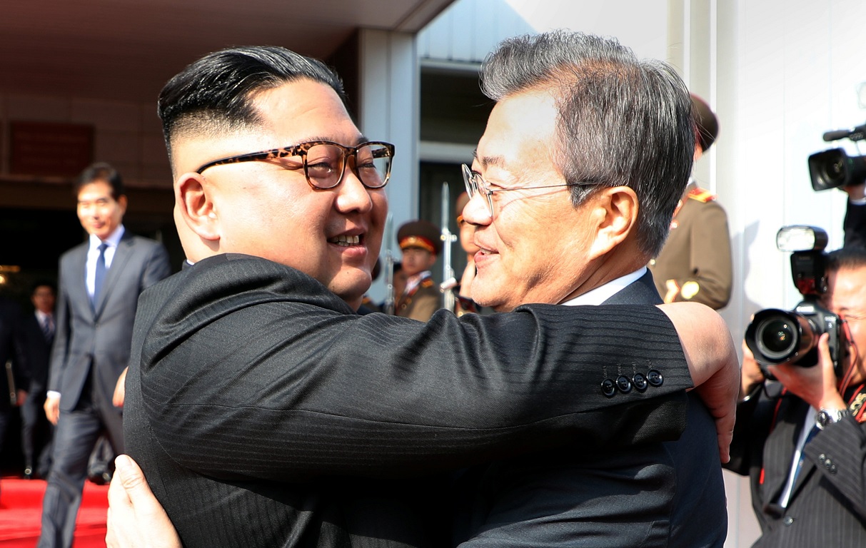 Líderes de las dos Coreas discuten cumbre con Trump
