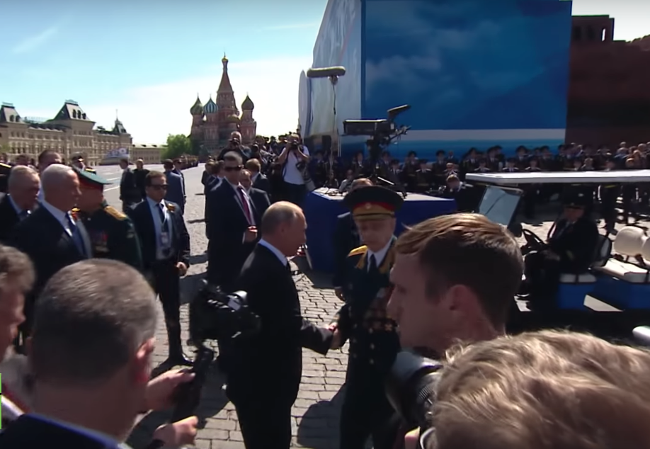Video: Putin defendió a veterano de guerra de sus propios guardaespaldas