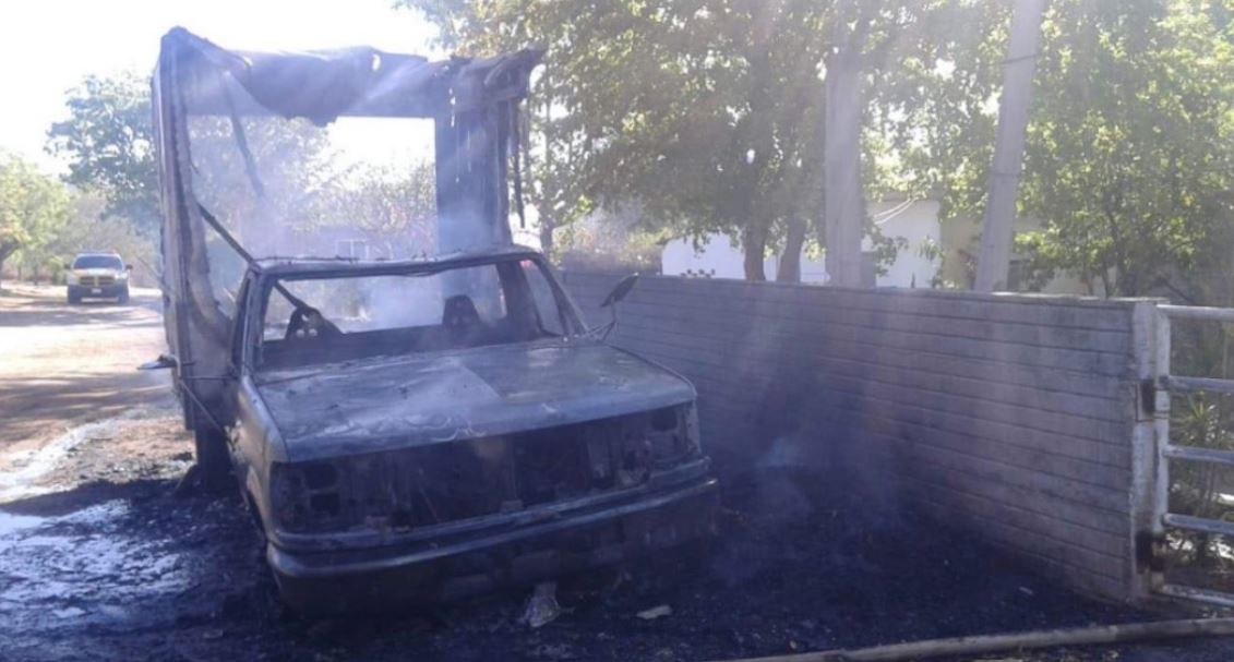 comando armado quema casas y vehiculos badiraguato sinaloa